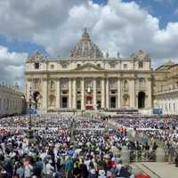 <p>More than 200,000, including many world leaders, attended the inauguration mass.</p>