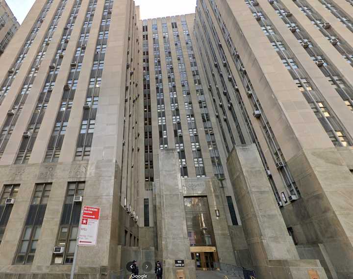 Photos: Two Manhattan Court Officers Stabbed In Attack At Criminal Photos: Two Manhattan Court Officers Stabbed In Attack At Criminal