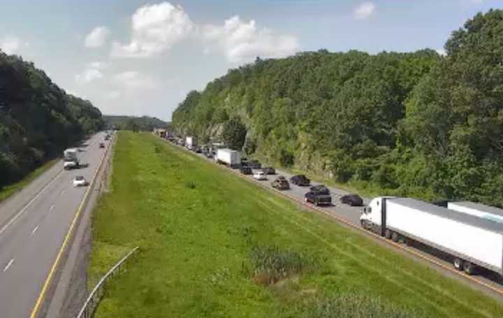 A crash on I-84 in Putnam County has caused traffic slowdowns and a full closure of the westbound lanes.&nbsp;