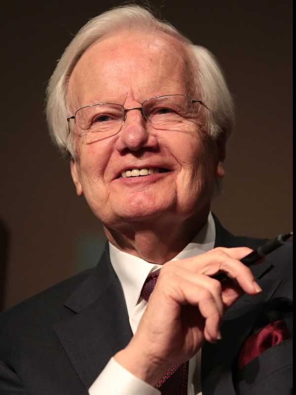 Bill Moyers, White House Aide Turned TV News Icon, Dies