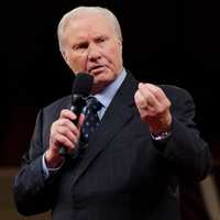 Jimmy Swaggart, Transformative Yet Tarnished Televangelist, Dies