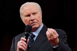 Jimmy Swaggart, Transformative Yet Tarnished Televangelist, Dies