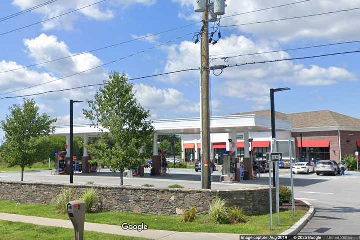 Armed Man Holds Up Gas Station In NY, Charged As Fugitive: Police