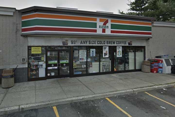 Teens Armed With Knife Rob Bethpage 7- Eleven: Police