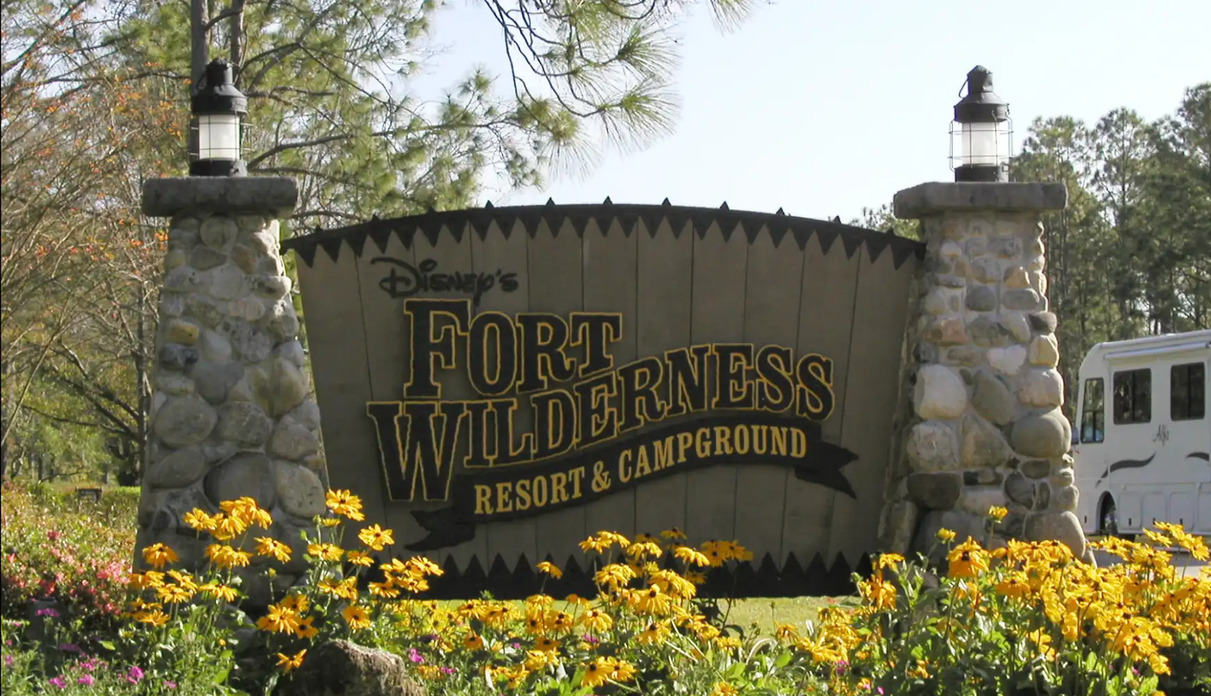 Disney's Fort Wilderness Resort & Campground sign.
 
Disney's Fort Wilderness Resort & Campground sign.