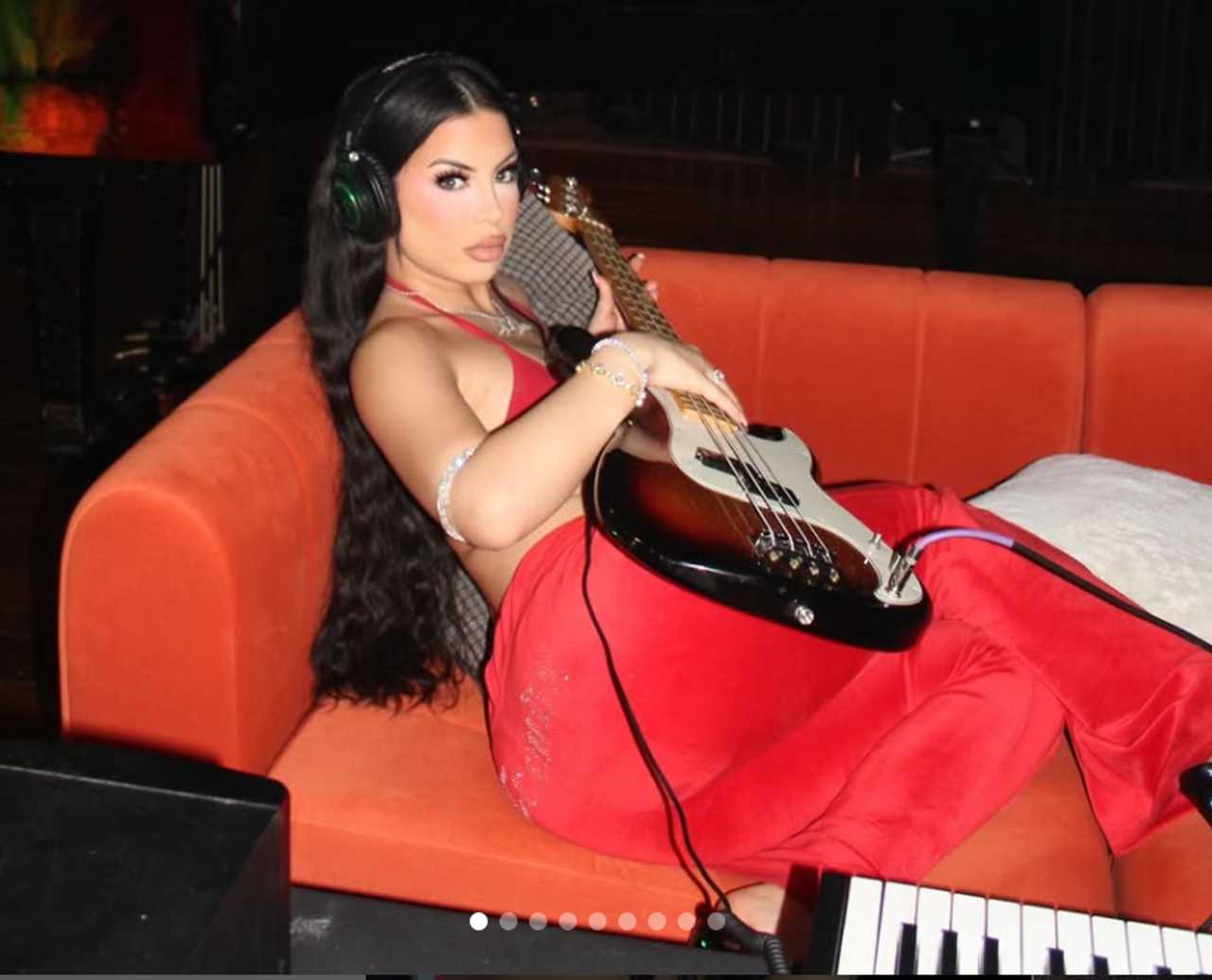 Maria De La Rosa
Maria De La Rosa 