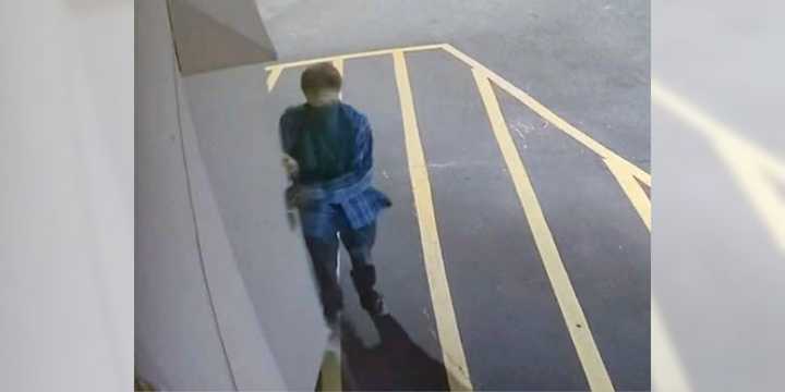 Surveillance footage of the suspect.&nbsp;