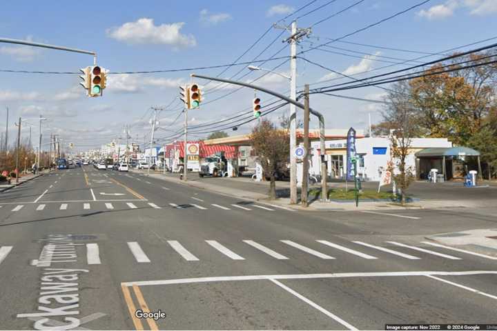 'Irate' Passenger Exposes Himself To Girls, Man Aboard Nassau County Bus, Police Say