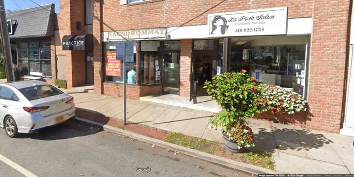 Lee’s Laundromat on South Street in Oyster Bay.