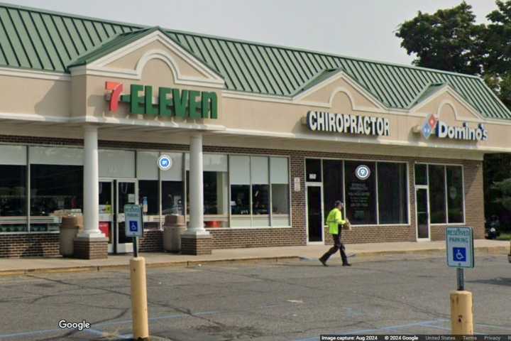 Armed Robber Tussles With 7-Eleven Employees On Long Island