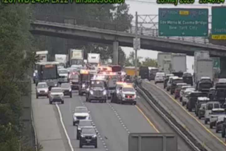 Crash Causes Lane Closures On I-87 In Hudson Valley (DEVELOPING)