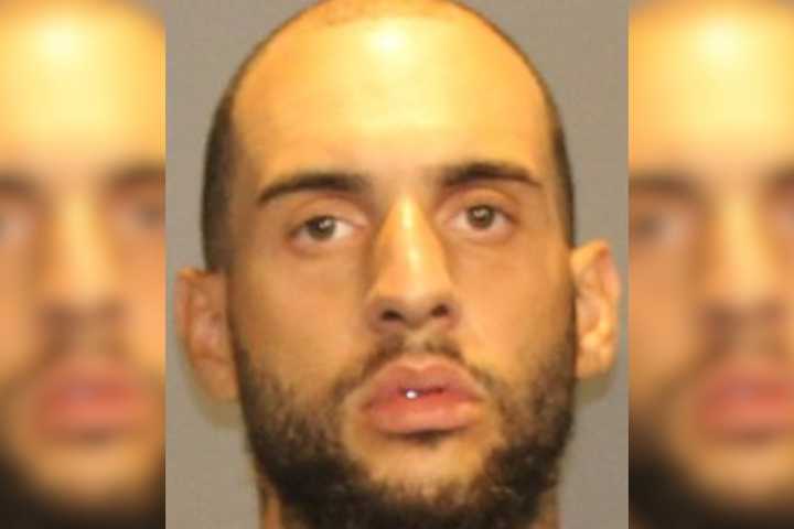 Armed, Masked Meriden Man Threatens Waterbury Courthouse Marshals, Sparks Chase: Police