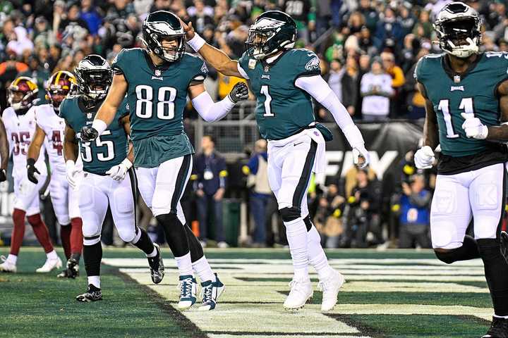'Tush Push' Ban Narrowly Rejected By NFL Owners, Eagles Waste No Time Taunting Opponents