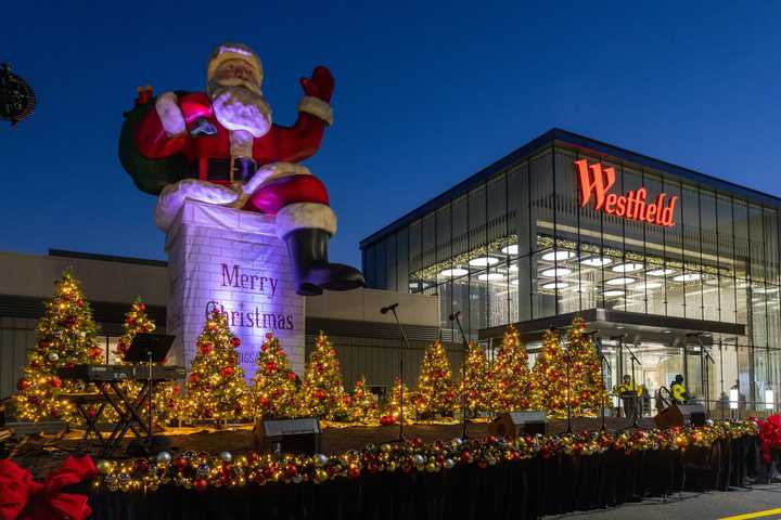 Big Santa at Westfield's Garden State Plaza