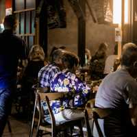 <p>Even when dining out, consumers are seeking deals and promotions.&nbsp;</p>