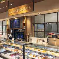 <p>Eataly Short Hills Mall.
  
</p>