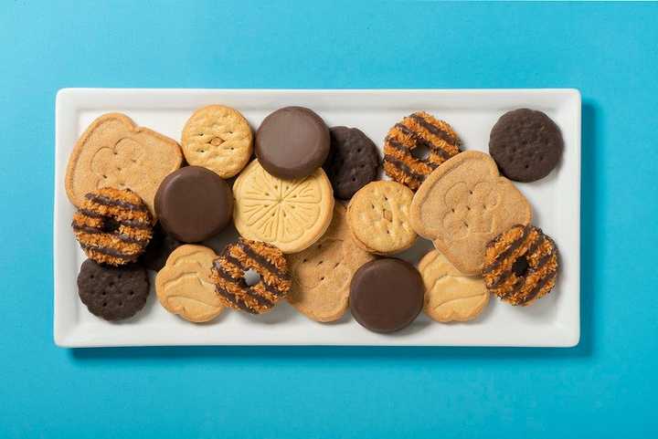 A plate of Girl Scout Cookies.