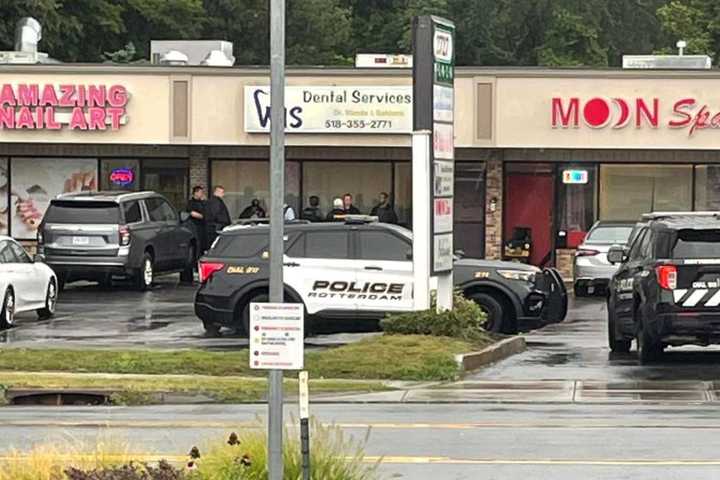 FBI Agents Swarm Massage Parlor In Rotterdam (DEVELOPING)
