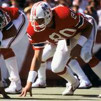 <p>Former New England Patriots tight end Don Hasselbeck died at 70 years old on April 14, 2025.
  
</p>