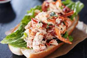 Best Lobster Rolls Found At This Hidden Montauk Spot, Foodies Say