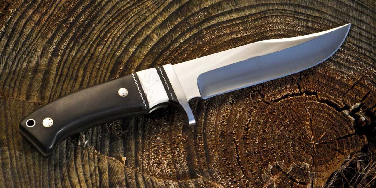 A hunting knife. A hunting knife.