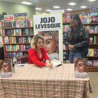 Jojo Wows Hundreds Of Fans At North Jersey Book Signing