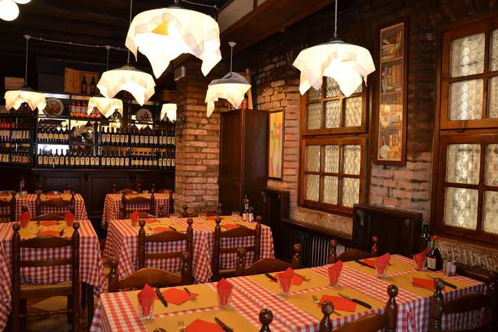 Rising Costs Rattling Restaurants As Customers Pull Back