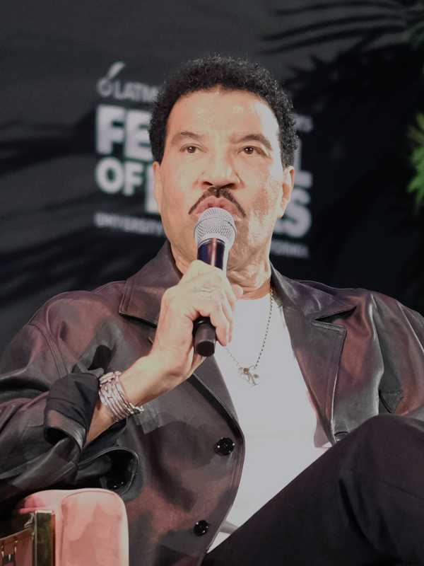 Lionel Richie Health Scare On Stage Causes Tour Opener To Abruptly End