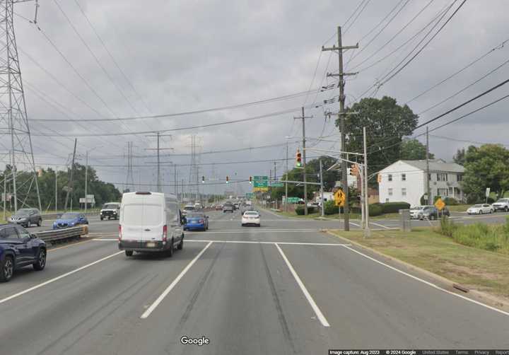 The intersection of U.S. Route 1 and Grandview Avenue in Edison, NJ.