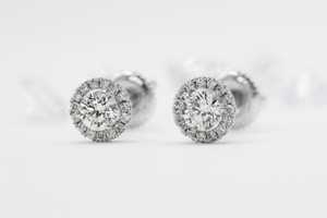 Major Jewelry Company Ends Lab-Grown Diamond Business: Here's Why