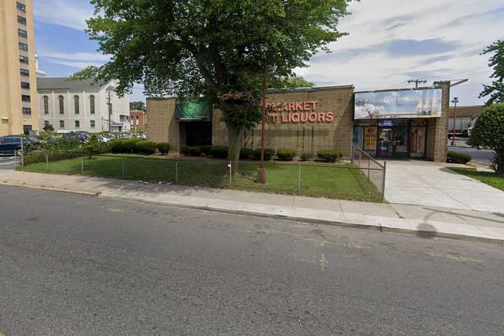 Man Wielding Two Knives Slashed Victim At South Jersey Liquor Store, Police Say