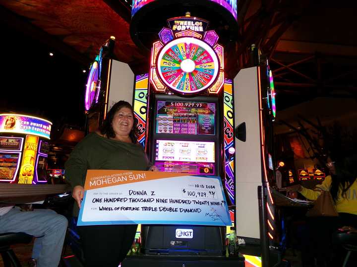 New Rochelle resident Donna Z. won over $100,000 from Mohegan Sun's&nbsp;Wheel of Fortune Triple Double Diamond slot machine.&nbsp;