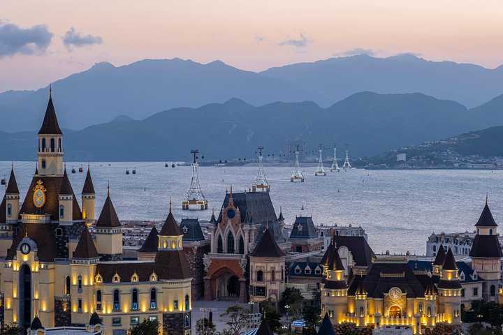 Americans' Top 5 Favorite Vacation Destinations Revealed In New Survey