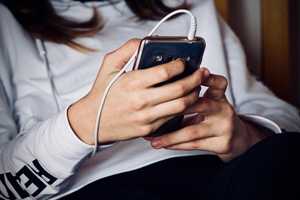 Rapidly Spreading Scam Targets Drivers With Texts Meant To Click Quickly